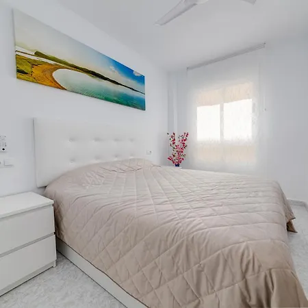 Concordia Beachside Apartment: Near Del Cura & Station Apartment Torrevieja