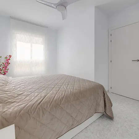 Concordia Beachside Apartment: Near Del Cura & Station Apartment *