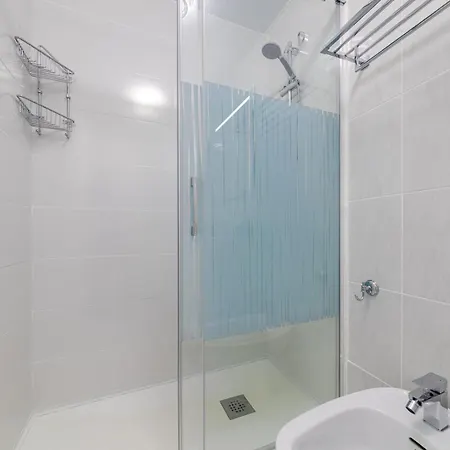 Concordia Beachside Apartment: Near Del Cura & Station *