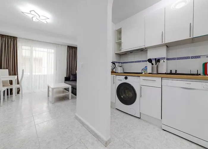 Calle Concordia 86, Two Bedroom Apartment, Up To 6 Guests, Near Del Cura Beach,supermarket Mercadona And Bus Station *