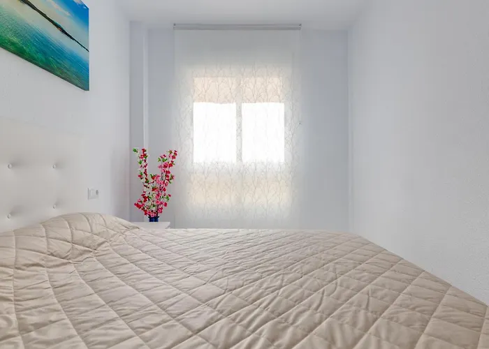 Calle Concordia 86, Two Bedroom Apartment, Up To 6 Guests, Near Del Cura Beach,supermarket Mercadona And Bus Station Appartement