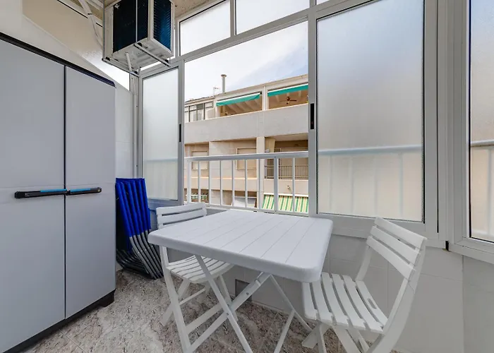 Calle Concordia 86, Two Bedroom Apartment, Up To 6 Guests, Near Del Cura Beach,supermarket Mercadona And Bus Station Appartement *