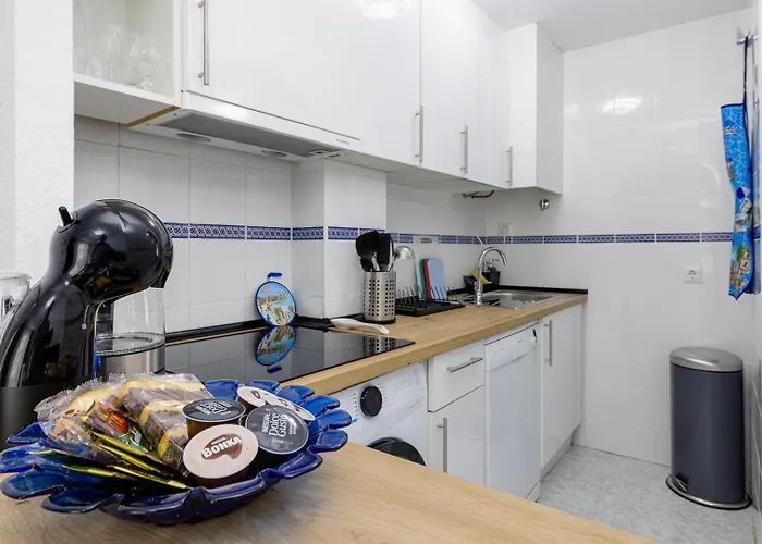 Calle Concordia 86, Two Bedroom Apartment, Up To 6 Guests, Near Del Cura Beach,supermarket Mercadona And Bus Station *