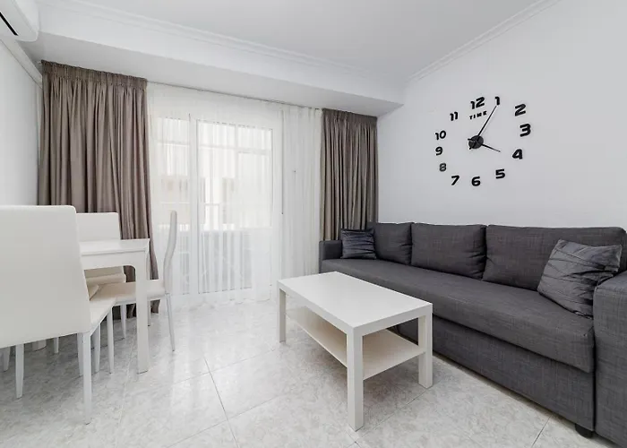 Calle Concordia 86, Two Bedroom Apartment, Up To 6 Guests, Near Del Cura Beach,supermarket Mercadona And Bus Station Appartement *