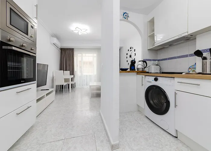 Calle Concordia 86, Two Bedroom Apartment, Up To 6 Guests, Near Del Cura Beach,supermarket Mercadona And Bus Station *