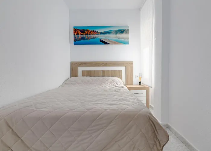 Calle Concordia 86, Two Bedroom Apartment, Up To 6 Guests, Near Del Cura Beach,supermarket Mercadona And Bus Station Appartement
