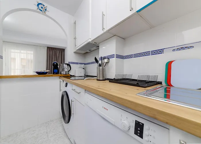 Calle Concordia 86, Two Bedroom Apartment, Up To 6 Guests, Near Del Cura Beach,supermarket Mercadona And Bus Station Appartement *