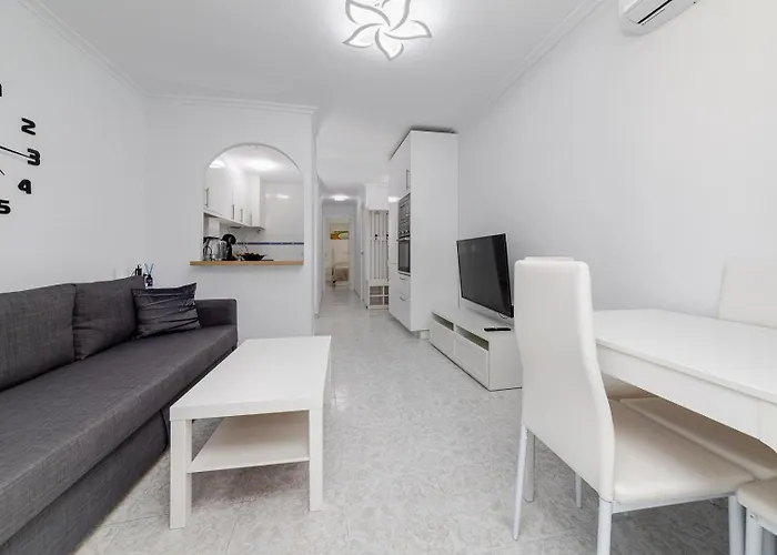 Appartement Calle Concordia 86, Two Bedroom Apartment, Up To 6 Guests, Near Del Cura Beach,supermarket Mercadona And Bus Station *