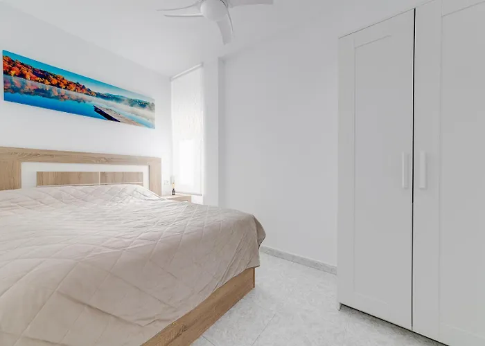 Calle Concordia 86, Two Bedroom Apartment, Up To 6 Guests, Near Del Cura Beach,supermarket Mercadona And Bus Station Appartement