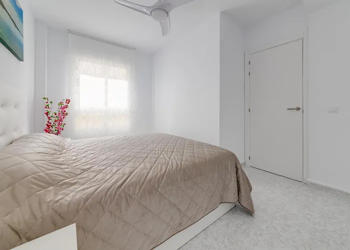 Calle Concordia 86, Two Bedroom Apartment, Up To 6 Guests, Near Del Cura Beach,supermarket Mercadona And Bus Station Appartement *