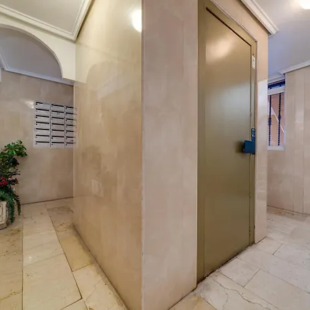 Calle Concordia 86, Two Bedroom Apartment, Up To 6 Guests, Near Del Cura Beach,supermarket Mercadona And Bus Station Апартаменты Торевьиа
