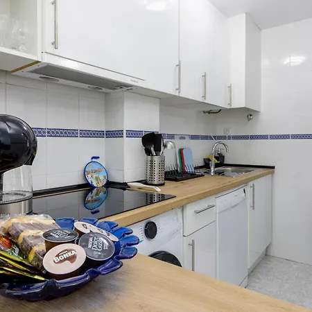 Calle Concordia 86, Two Bedroom Apartment, Up To 6 Guests, Near Del Cura Beach,supermarket Mercadona And Bus Station *