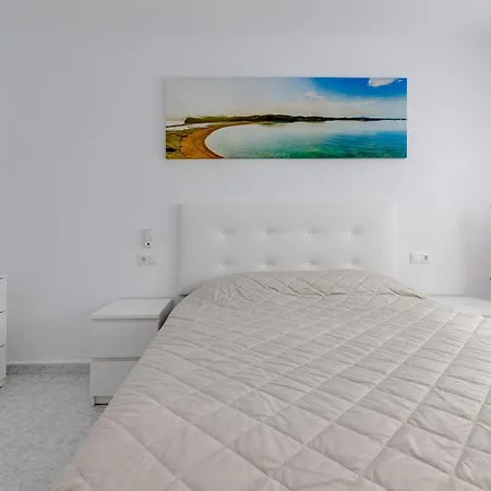 Concordia Beachside Apartment: Near Del Cura & Station
