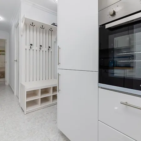 Calle Concordia 86, Two Bedroom Apartment, Up To 6 Guests, Near Del Cura Beach,supermarket Mercadona And Bus Station Торевьиа