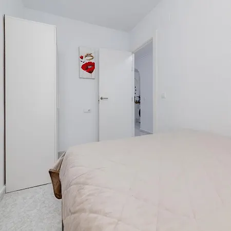 Апартаменты Calle Concordia 86, Two Bedroom Apartment, Up To 6 Guests, Near Del Cura Beach,supermarket Mercadona And Bus Station Торевьиа