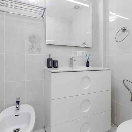 Calle Concordia 86, Two Bedroom Apartment, Up To 6 Guests, Near Del Cura Beach,supermarket Mercadona And Bus Station Торевьиа