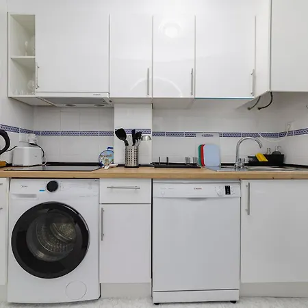 Calle Concordia 86, Two Bedroom Apartment, Up To 6 Guests, Near Del Cura Beach,supermarket Mercadona And Bus Station Апартаменты Торевьиа