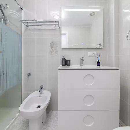 Calle Concordia 86, Two Bedroom Apartment, Up To 6 Guests, Near Del Cura Beach,supermarket Mercadona And Bus Station * Торевьиа