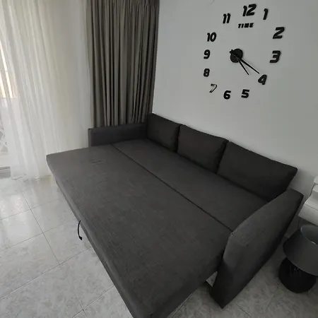 Calle Concordia 86, Two Bedroom Apartment, Up To 6 Guests, Near Del Cura Beach,supermarket Mercadona And Bus Station Lägenhet