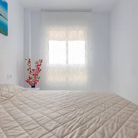 Calle Concordia 86, Two Bedroom Apartment, Up To 6 Guests, Near Del Cura Beach,supermarket Mercadona And Bus Station Lägenhet