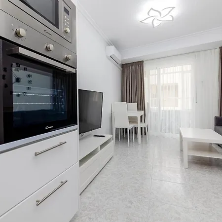 Calle Concordia 86, Two Bedroom Apartment, Up To 6 Guests, Near Del Cura Beach,supermarket Mercadona And Bus Station *