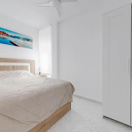 Calle Concordia 86, Two Bedroom Apartment, Up To 6 Guests, Near Del Cura Beach,supermarket Mercadona And Bus Station Lägenhet